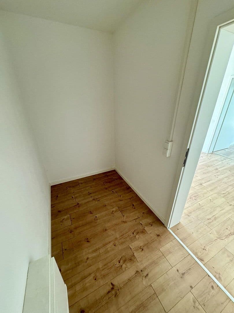 Prenájom bytu 4-izbový 82 m², Hermann-Geib-Straße 71, Regensburg, Bavorsko Prenájom bytu 4-izbový 82 m², Hermann-Geib-Straße 71, Regensburg, Bavorsko