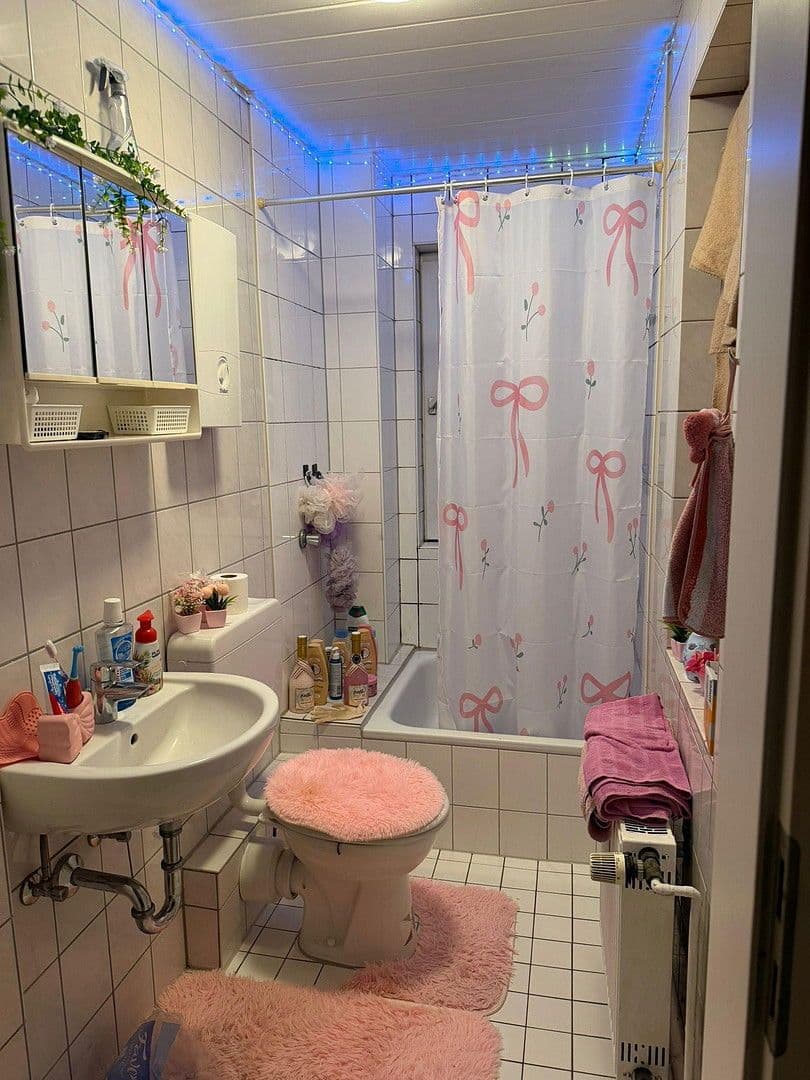 Prenájom bytu 2-izbový 50 m², Jägerhofstraße 13, Ratingen, Severné Porýnie - Westfálsko Prenájom bytu 2-izbový 50 m², Jägerhofstraße 13, Ratingen, Severné Porýnie - Westfálsko