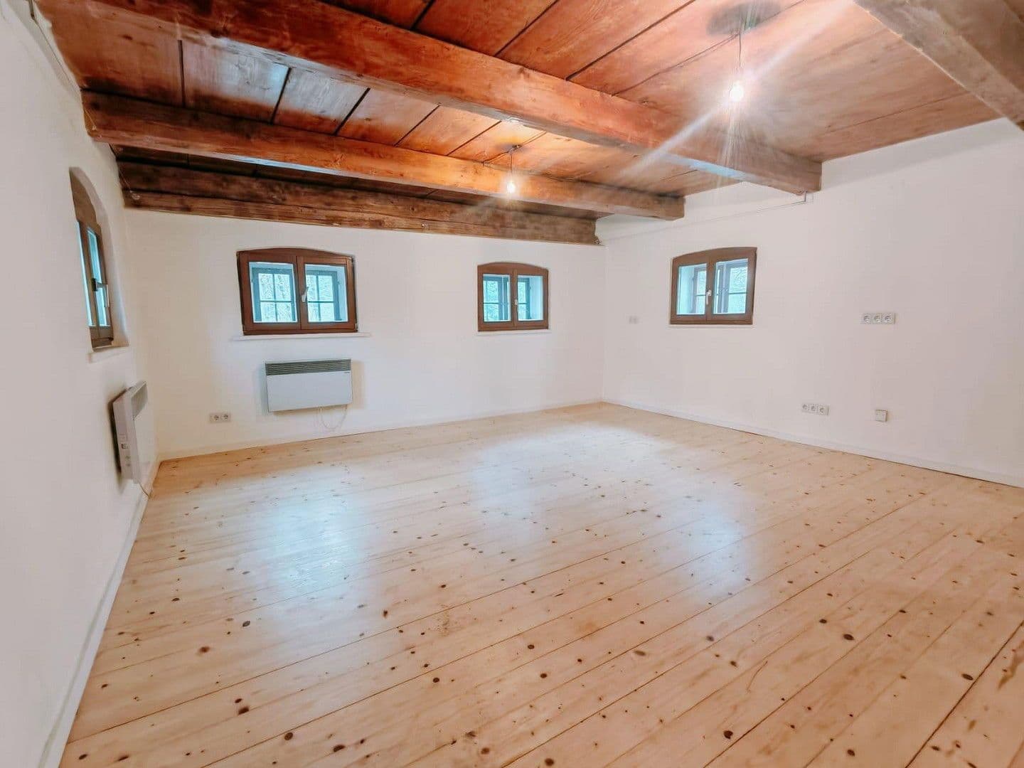 Prenájom domu 130 m², pozemek 2.678 m², Manthalstr. 2, Berg, Bavorsko Prenájom domu 130 m², pozemek 2.678 m², Manthalstr. 2, Berg, Bavorsko