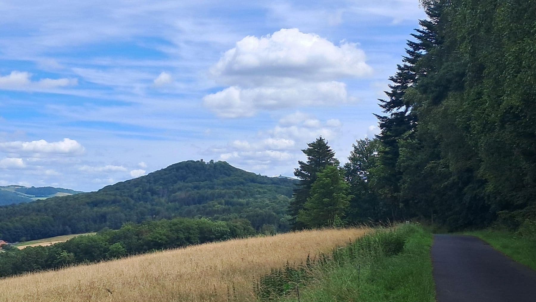 Predaj domu 232 m², pozemek 473 m², Poppenhausen (Wasserkuppe), Hesensko Predaj domu 232 m², pozemek 473 m², Poppenhausen (Wasserkuppe), Hesensko