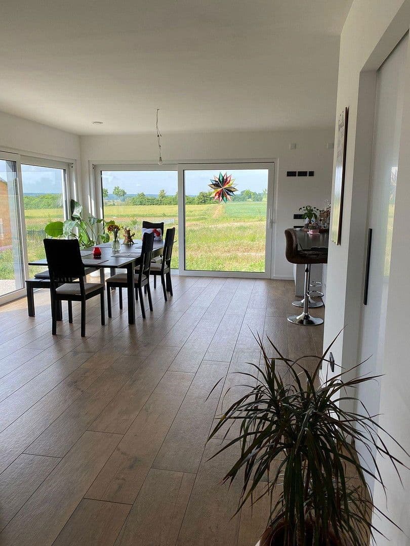 Predaj domu 170 m², pozemek 748 m², Zum Baumfeld 5, Pommersfelden, Bavorsko Predaj domu 170 m², pozemek 748 m², Zum Baumfeld 5, Pommersfelden, Bavorsko