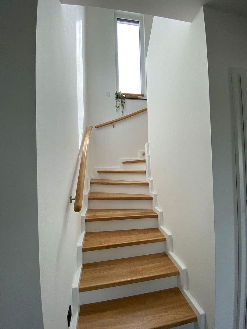 Predaj domu 170 m², pozemek 748 m², Zum Baumfeld 5, Pommersfelden, Bavorsko Predaj domu 170 m², pozemek 748 m², Zum Baumfeld 5, Pommersfelden, Bavorsko