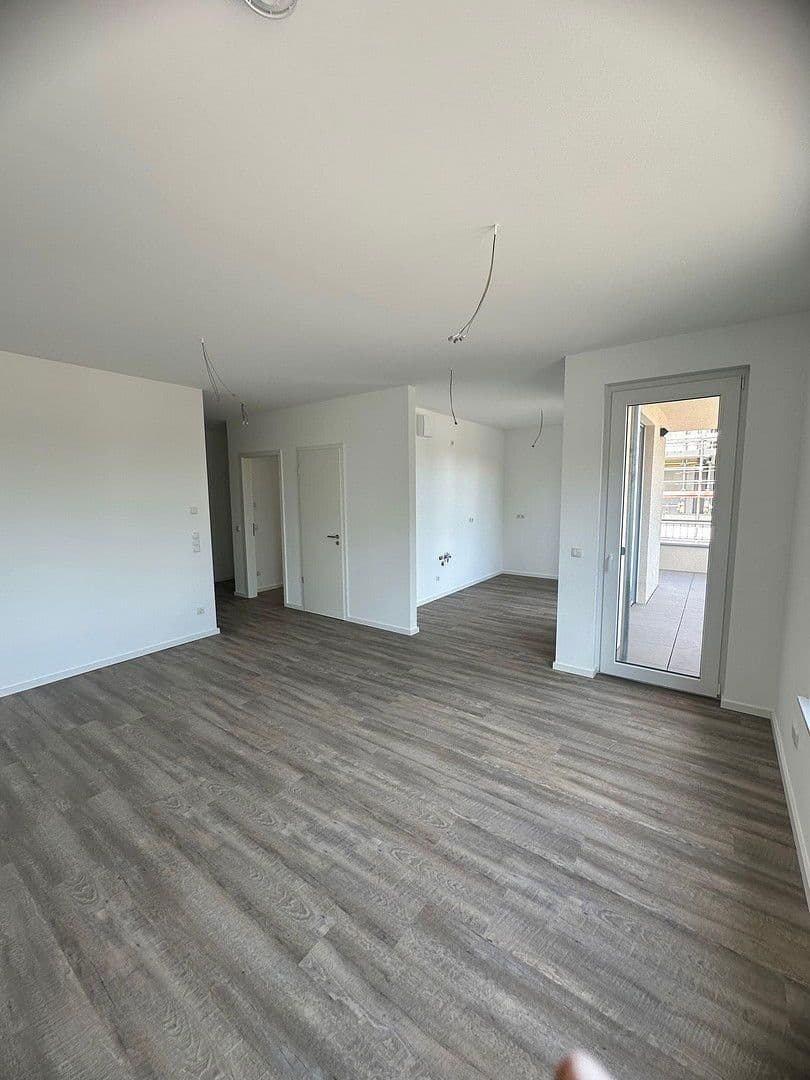 Prenájom bytu 3-izbový 91 m², Regener Straße 61, Berlin, Berlín Prenájom bytu 3-izbový 91 m², Regener Straße 61, Berlin, Berlín