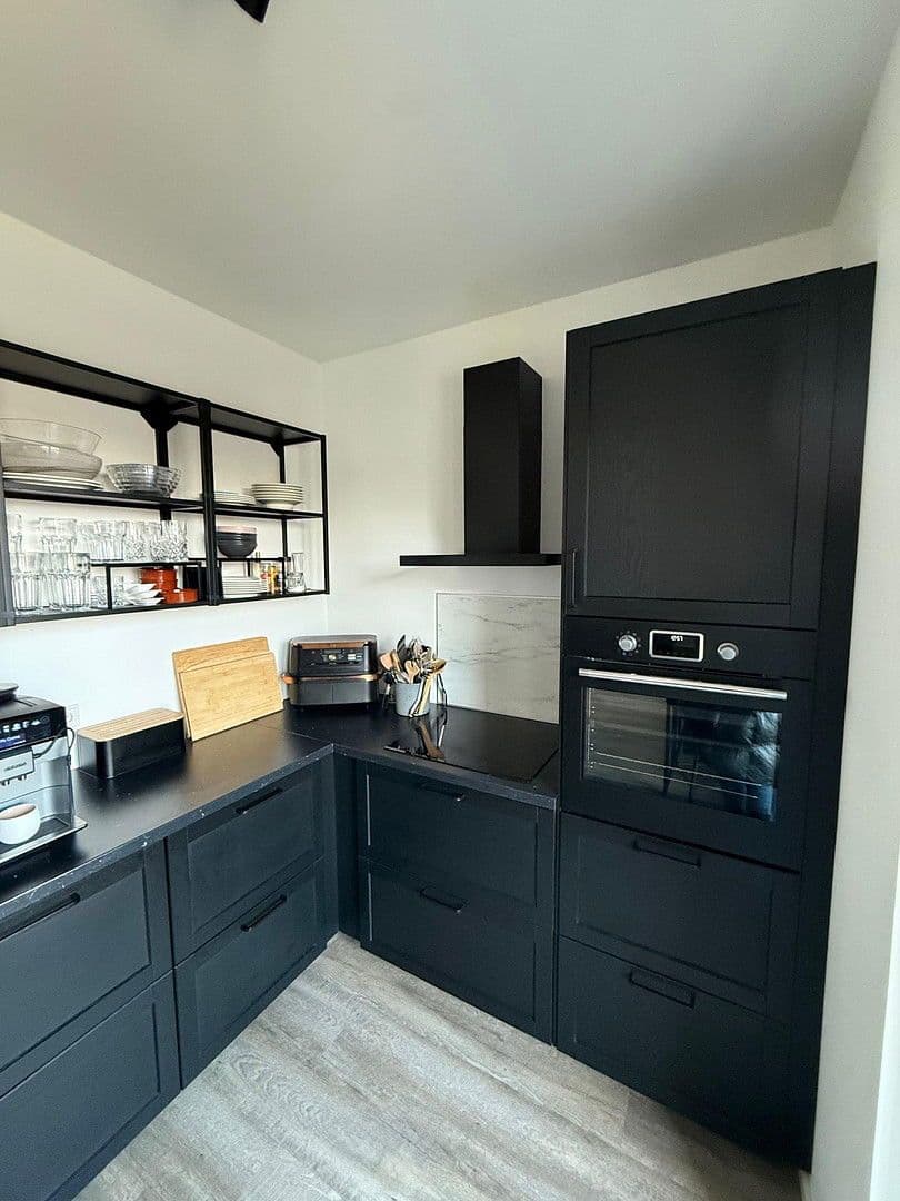 Prenájom bytu 3-izbový 91 m², Regener Straße 61, Berlin, Berlín Prenájom bytu 3-izbový 91 m², Regener Straße 61, Berlin, Berlín