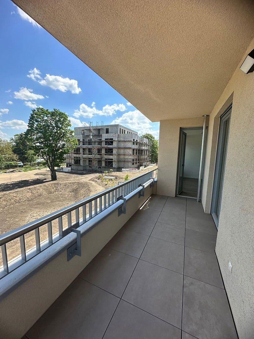 Prenájom bytu 3-izbový 91 m², Regener Straße 61, Berlin, Berlín Prenájom bytu 3-izbový 91 m², Regener Straße 61, Berlin, Berlín