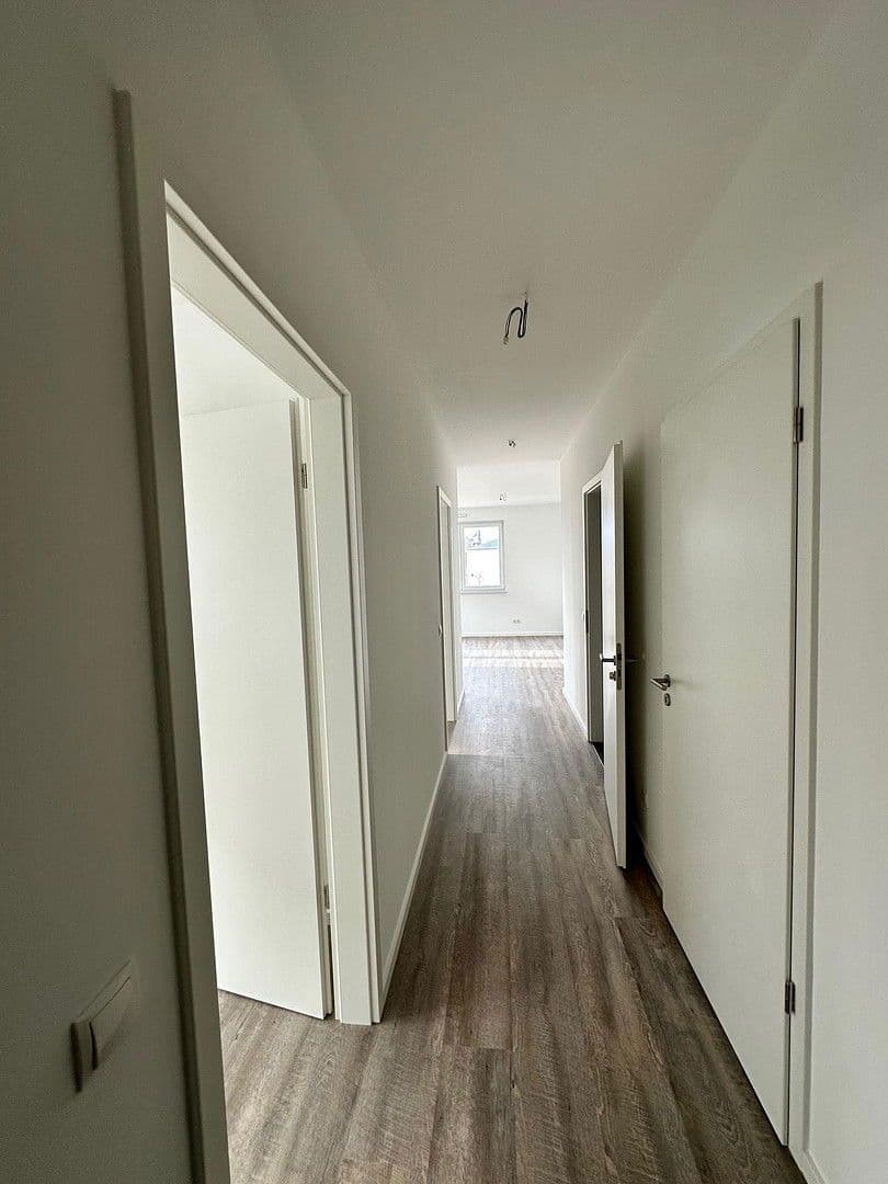 Prenájom bytu 3-izbový 91 m², Regener Straße 61, Berlin, Berlín Prenájom bytu 3-izbový 91 m², Regener Straße 61, Berlin, Berlín