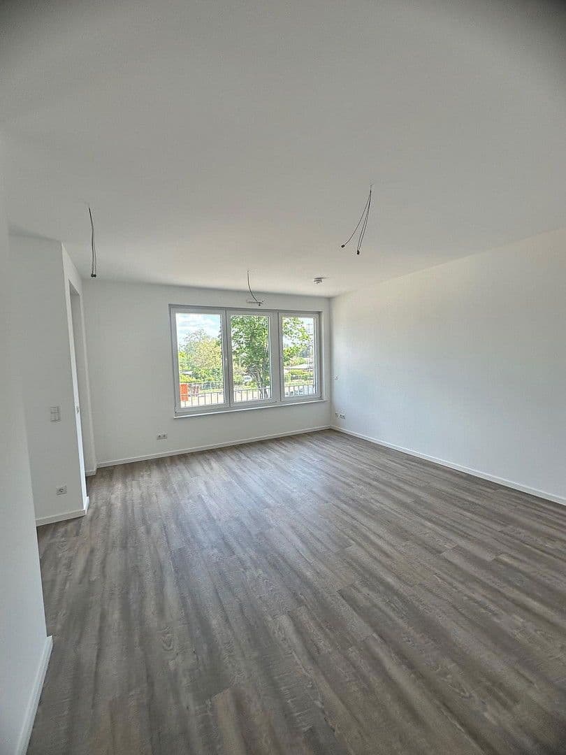 Prenájom bytu 3-izbový 91 m², Regener Straße 61, Berlin, Berlín Prenájom bytu 3-izbový 91 m², Regener Straße 61, Berlin, Berlín