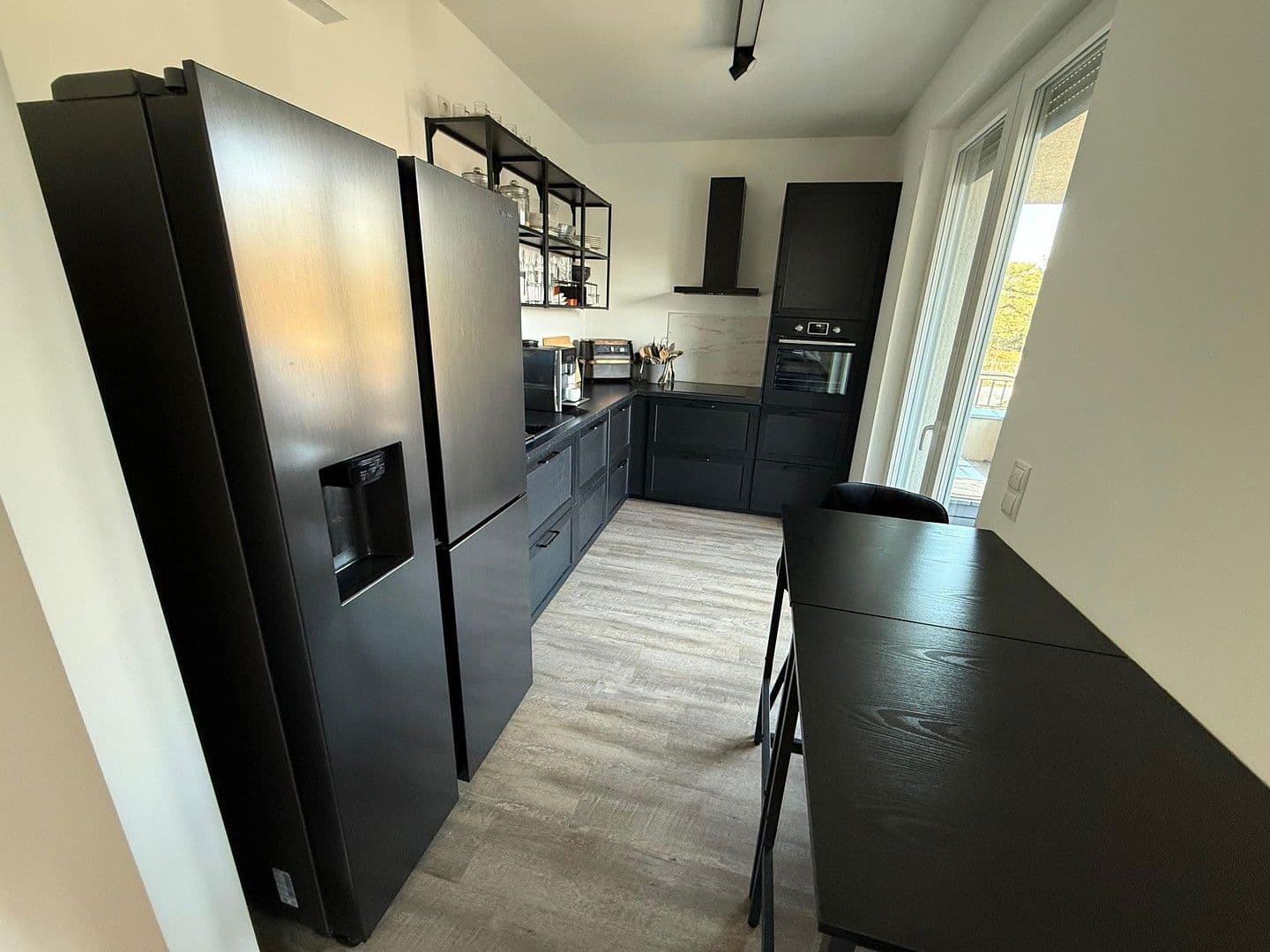 Prenájom bytu 3-izbový 91 m², Regener Straße 61, Berlin, Berlín Prenájom bytu 3-izbový 91 m², Regener Straße 61, Berlin, Berlín