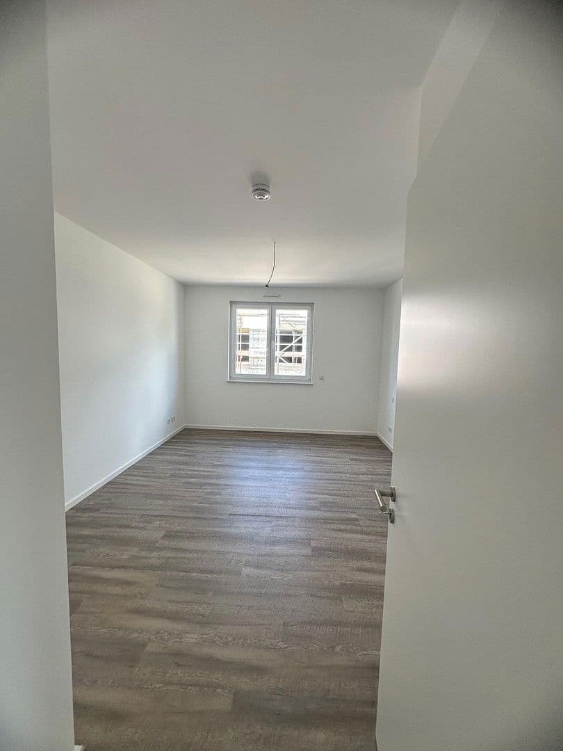 Prenájom bytu 3-izbový 91 m², Regener Straße 61, Berlin, Berlín Prenájom bytu 3-izbový 91 m², Regener Straße 61, Berlin, Berlín