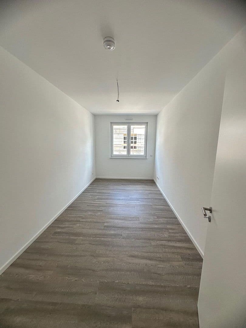 Prenájom bytu 3-izbový 91 m², Regener Straße 61, Berlin, Berlín Prenájom bytu 3-izbový 91 m², Regener Straße 61, Berlin, Berlín