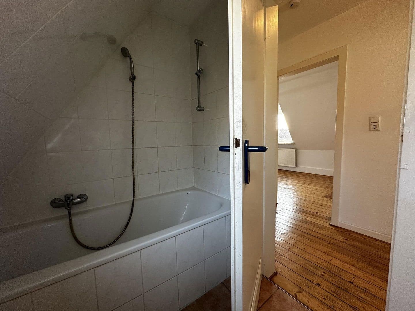 Predaj domu 141 m², pozemek 498 m², Am Feuerschlößchen 10, Bad Honnef, Severné Porýnie - Westfálsko Predaj domu 141 m², pozemek 498 m², Am Feuerschlößchen 10, Bad Honnef, Severné Porýnie - Westfálsko