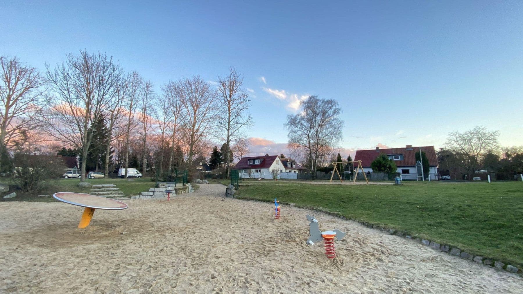 Prenájom domu 87 m², pozemek 200 m², Berlin, Berlín Prenájom domu 87 m², pozemek 200 m², Berlin, Berlín