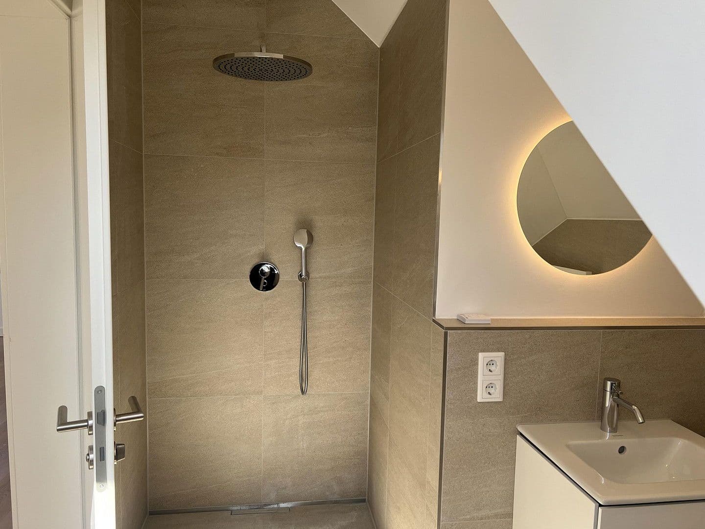 Predaj domu 218 m², pozemek 300 m², Krailling, Bavorsko Predaj domu 218 m², pozemek 300 m², Krailling, Bavorsko