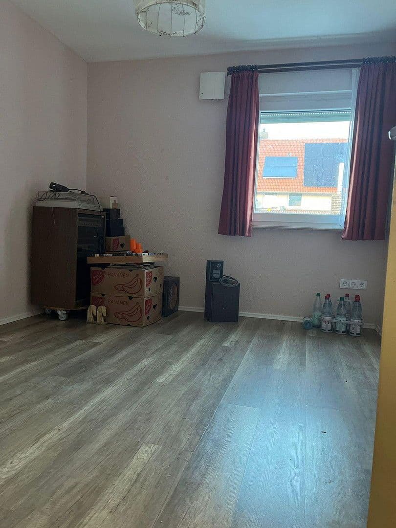 Predaj domu 119 m², pozemek 920 m², Kirchhain, Hesensko Predaj domu 119 m², pozemek 920 m², Kirchhain, Hesensko