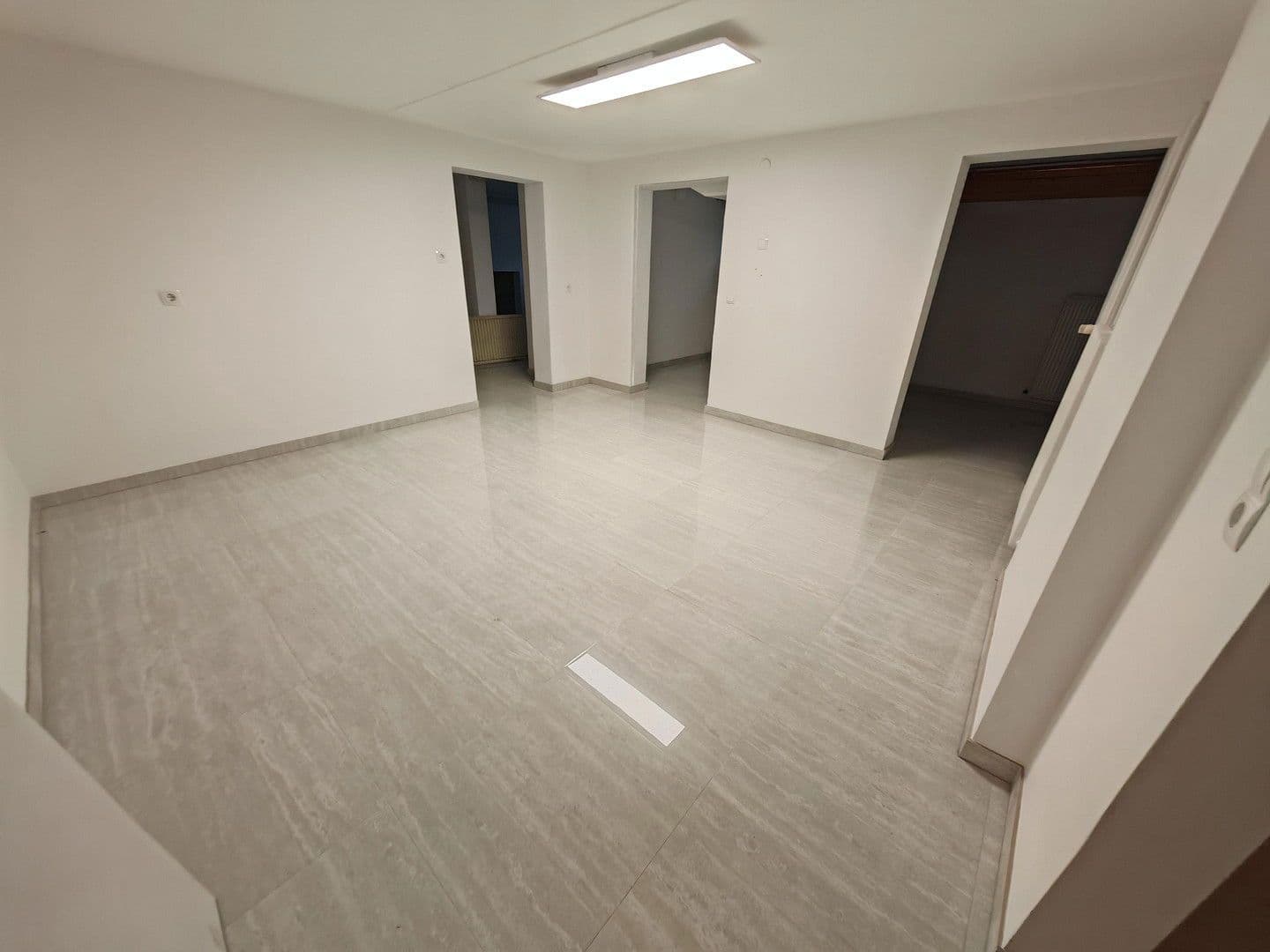 Predaj domu 230 m², pozemek 334 m², Frankenthal, Porýnie-Falcko Predaj domu 230 m², pozemek 334 m², Frankenthal, Porýnie-Falcko