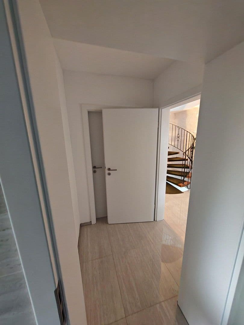 Predaj domu 230 m², pozemek 334 m², Frankenthal, Porýnie-Falcko Predaj domu 230 m², pozemek 334 m², Frankenthal, Porýnie-Falcko