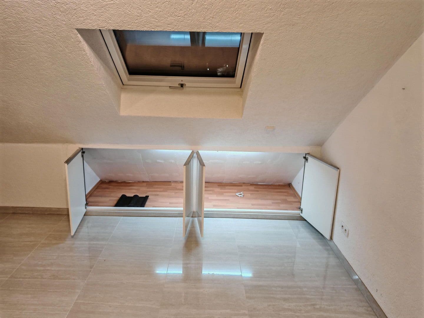 Predaj domu 230 m², pozemek 334 m², Frankenthal, Porýnie-Falcko Predaj domu 230 m², pozemek 334 m², Frankenthal, Porýnie-Falcko