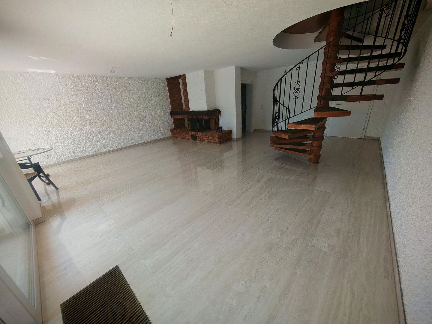 Predaj domu 230 m², pozemek 334 m², Frankenthal, Porýnie-Falcko Predaj domu 230 m², pozemek 334 m², Frankenthal, Porýnie-Falcko