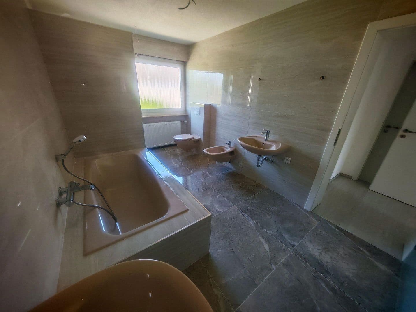 Predaj domu 230 m², pozemek 334 m², Frankenthal, Porýnie-Falcko Predaj domu 230 m², pozemek 334 m², Frankenthal, Porýnie-Falcko