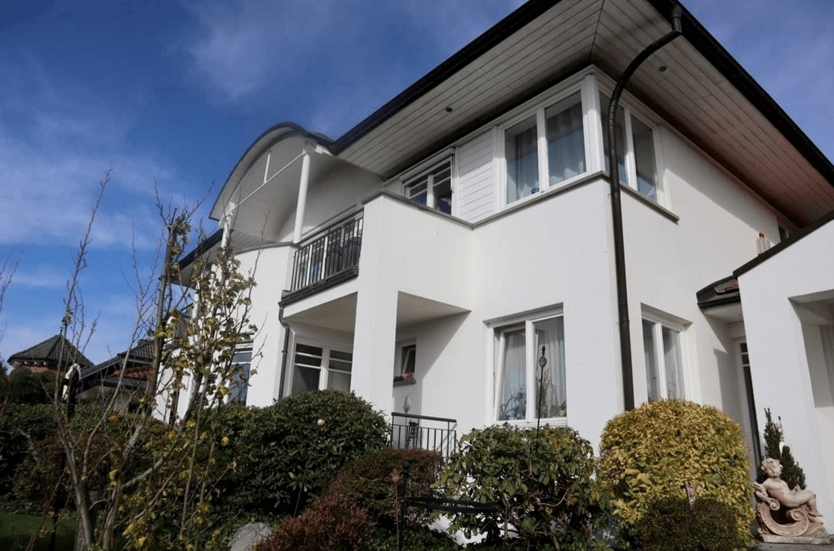 Predaj domu 350 m², pozemek 1.387 m², Flieden, Hesensko Predaj domu 350 m², pozemek 1.387 m², Flieden, Hesensko