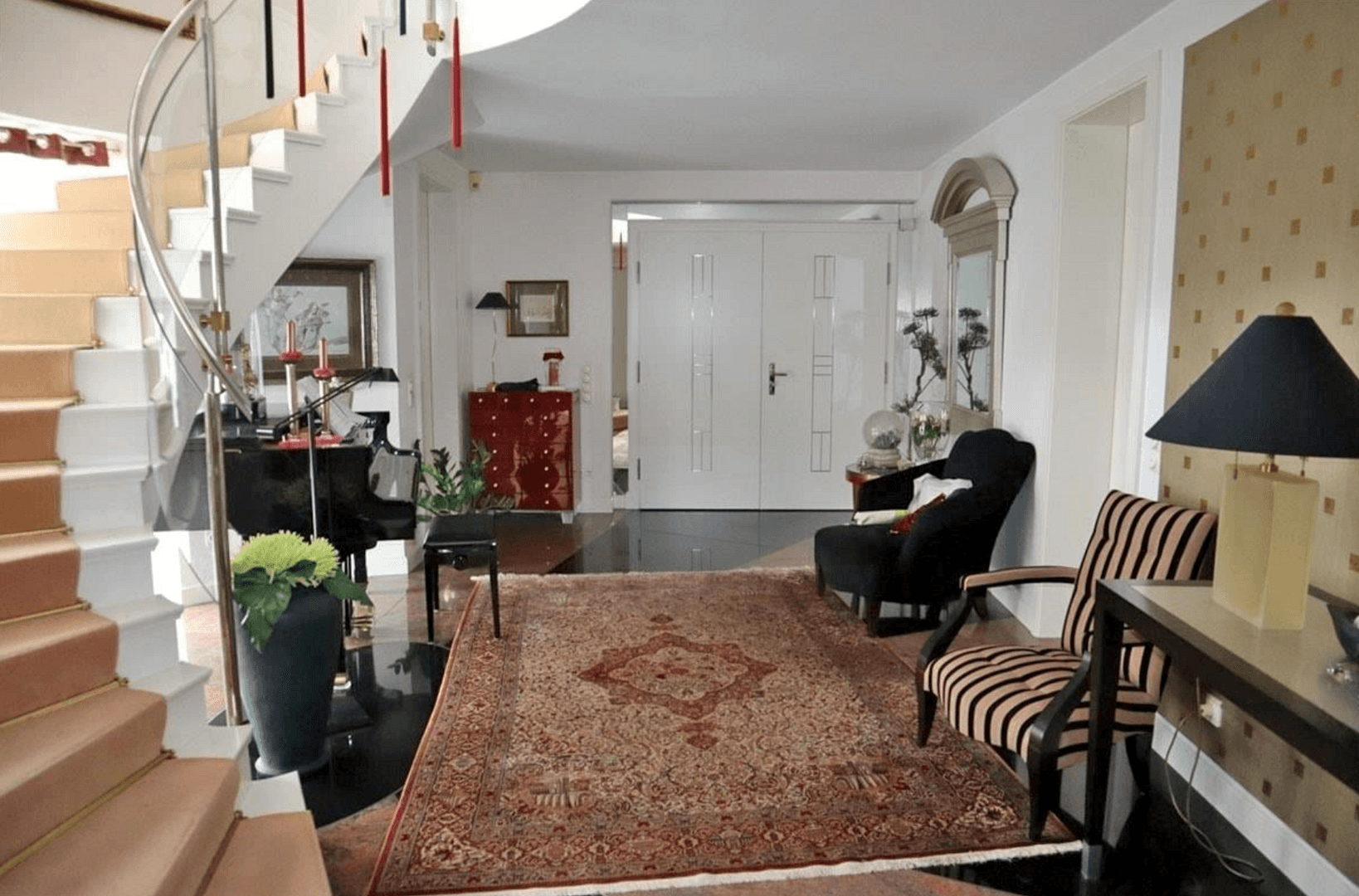 Predaj domu 350 m², pozemek 1.387 m², Flieden, Hesensko Predaj domu 350 m², pozemek 1.387 m², Flieden, Hesensko