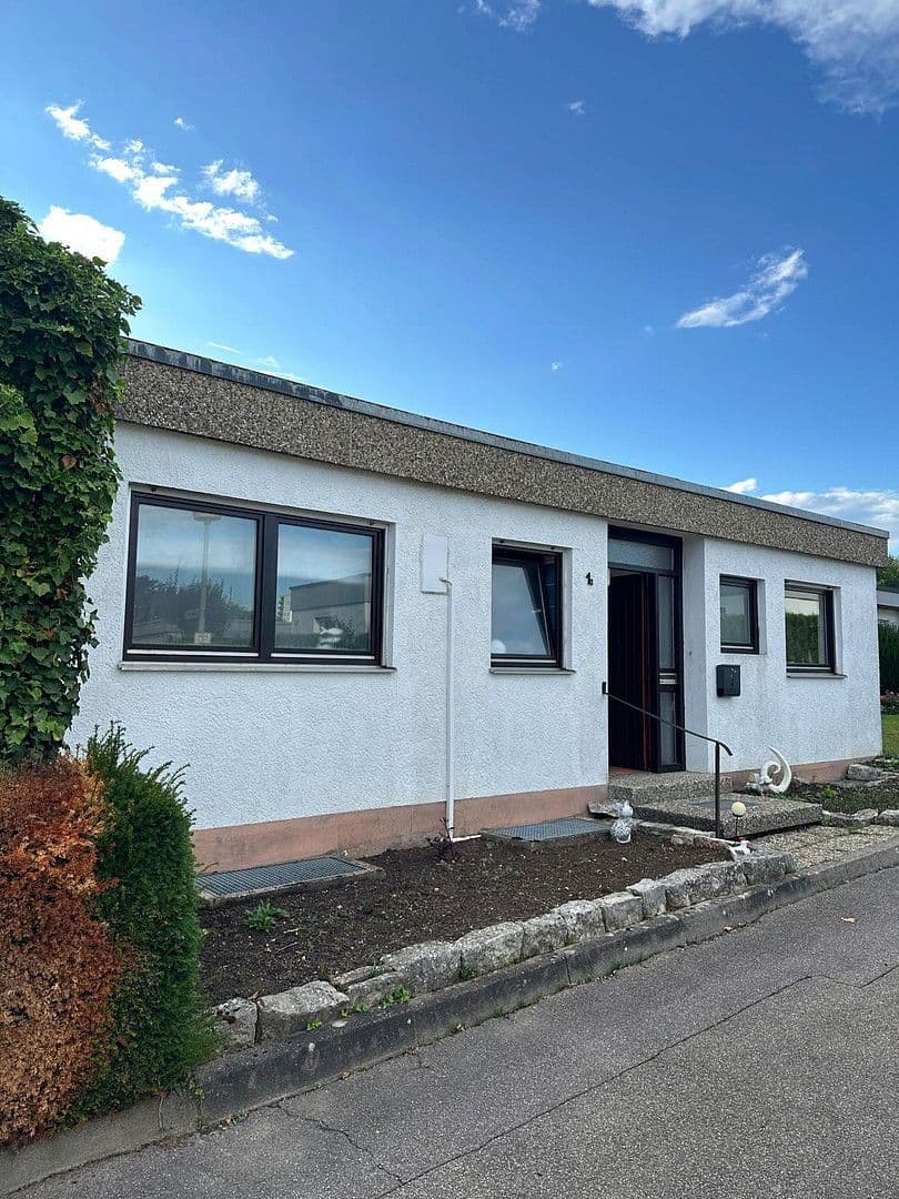 Predaj domu 207 m², pozemek 304 m², Ulmenweg 1/1, Mühlacker, Bádensko-Wurttembersko Predaj domu 207 m², pozemek 304 m², Ulmenweg 1/1, Mühlacker, Bádensko-Wurttembersko