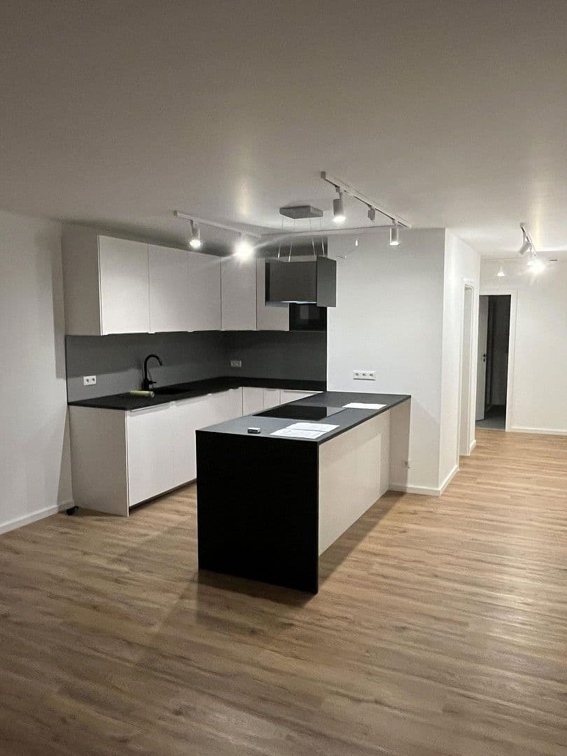 Prenájom bytu 4-izbový 110 m², Nürtingen, Bádensko-Wurttembersko Prenájom bytu 4-izbový 110 m², Nürtingen, Bádensko-Wurttembersko