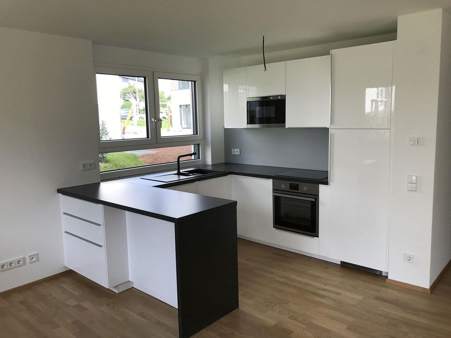 Prenájom bytu 4-izbový 110 m², Nürtingen, Bádensko-Wurttembersko Prenájom bytu 4-izbový 110 m², Nürtingen, Bádensko-Wurttembersko