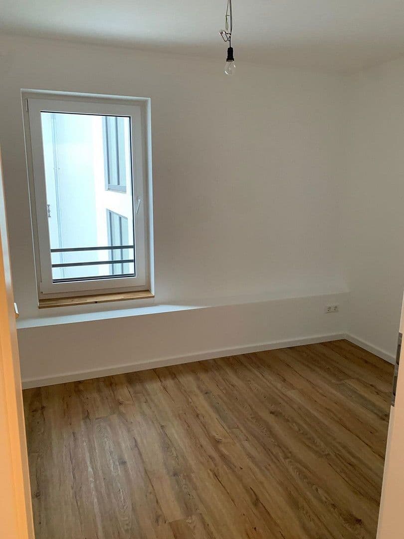 Prenájom bytu 4-izbový 110 m², Nürtingen, Bádensko-Wurttembersko Prenájom bytu 4-izbový 110 m², Nürtingen, Bádensko-Wurttembersko