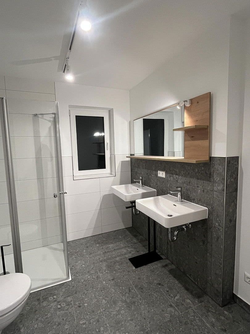 Prenájom bytu 4-izbový 110 m², Nürtingen, Bádensko-Wurttembersko Prenájom bytu 4-izbový 110 m², Nürtingen, Bádensko-Wurttembersko