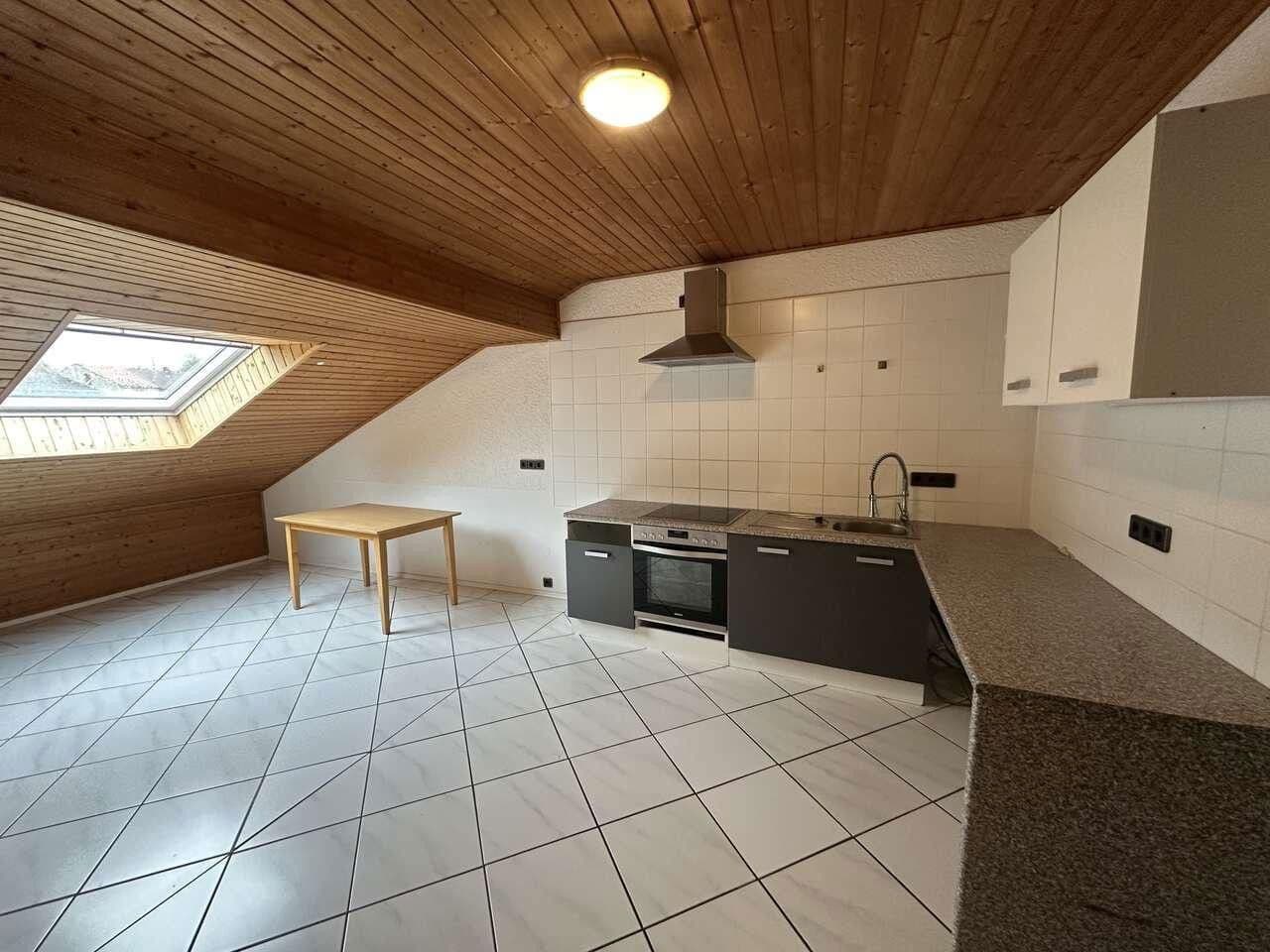 Prenájom domu 244 m², pozemek 400 m², Rehlingen-Siersburg, Sársko Prenájom domu 244 m², pozemek 400 m², Rehlingen-Siersburg, Sársko