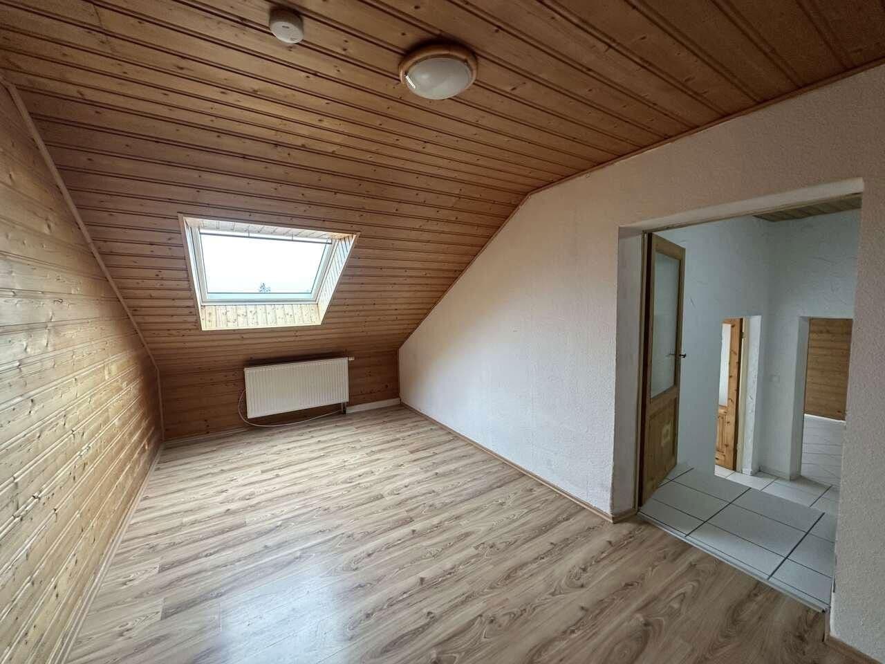 Prenájom domu 244 m², pozemek 400 m², Rehlingen-Siersburg, Sársko Prenájom domu 244 m², pozemek 400 m², Rehlingen-Siersburg, Sársko