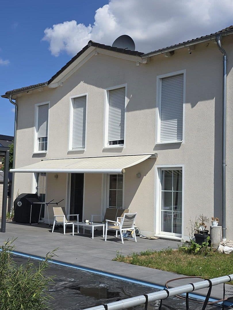 Predaj domu 170 m², pozemek 617 m², Erlangen, Bavorsko Predaj domu 170 m², pozemek 617 m², Erlangen, Bavorsko