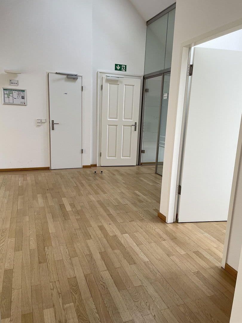 Prenájom kancelárie 414 m², München, Bavorsko Prenájom kancelárie 414 m², München, Bavorsko