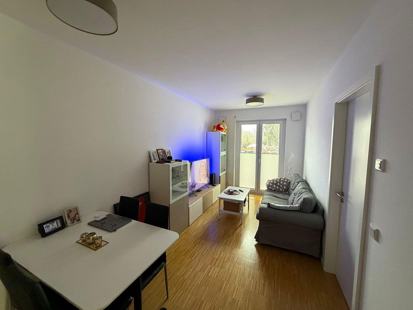 Prenájom bytu 2-izbový 45 m², Frankfurt am Main, Hesensko Prenájom bytu 2-izbový 45 m², Frankfurt am Main, Hesensko