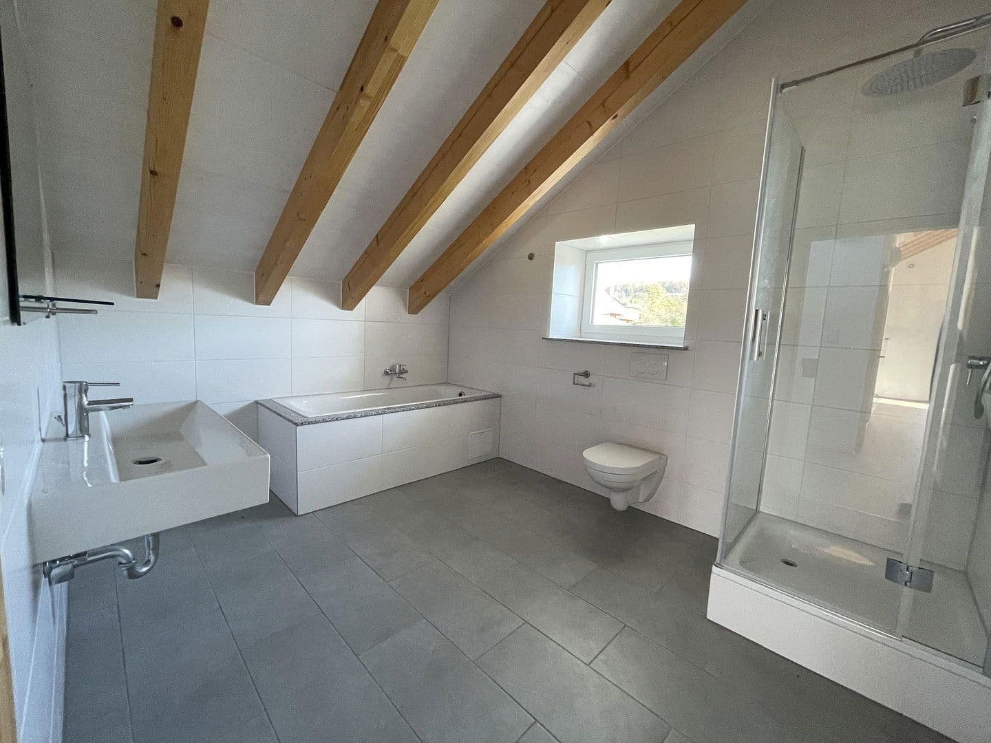 Prenájom bytu 3-izbový 90 m², Frickenhausen, Bádensko-Wurttembersko Prenájom bytu 3-izbový 90 m², Frickenhausen, Bádensko-Wurttembersko