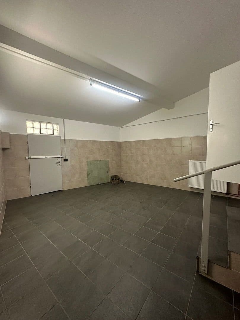 Prenájom nebytového priestoru 90 m², Antoniterstr. 54, Alzey, Porýnie-Falcko Prenájom nebytového priestoru 90 m², Antoniterstr. 54, Alzey, Porýnie-Falcko