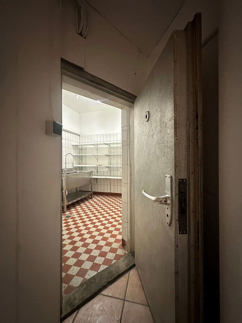 Prenájom nebytového priestoru 90 m², Antoniterstr. 54, Alzey, Porýnie-Falcko Prenájom nebytového priestoru 90 m², Antoniterstr. 54, Alzey, Porýnie-Falcko