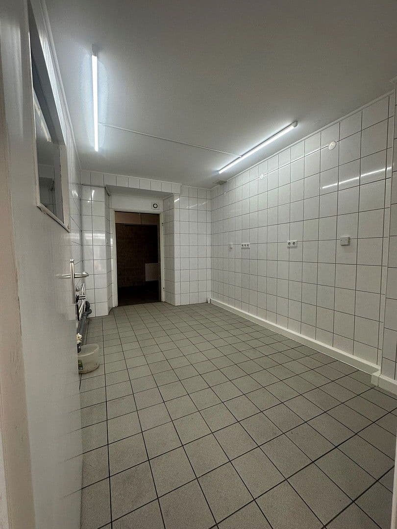 Prenájom nebytového priestoru 90 m², Antoniterstr. 54, Alzey, Porýnie-Falcko Prenájom nebytového priestoru 90 m², Antoniterstr. 54, Alzey, Porýnie-Falcko