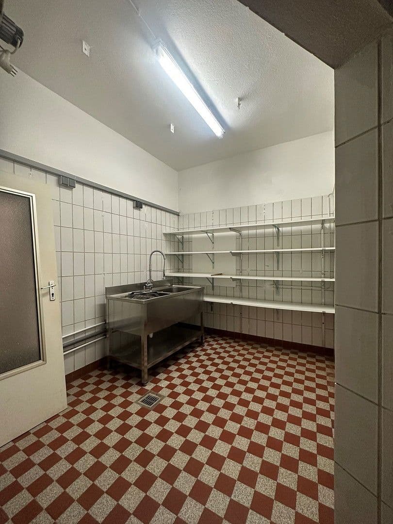 Prenájom nebytového priestoru 90 m², Antoniterstr. 54, Alzey, Porýnie-Falcko Prenájom nebytového priestoru 90 m², Antoniterstr. 54, Alzey, Porýnie-Falcko