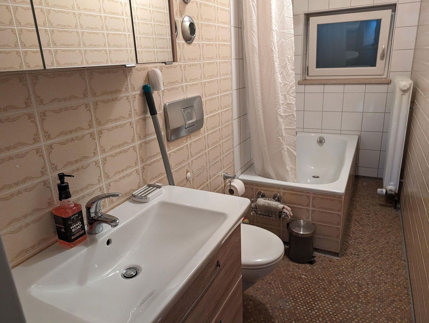 Prenájom bytu 2-izbový 50 m², Ulm, Bádensko-Wurttembersko Prenájom bytu 2-izbový 50 m², Ulm, Bádensko-Wurttembersko