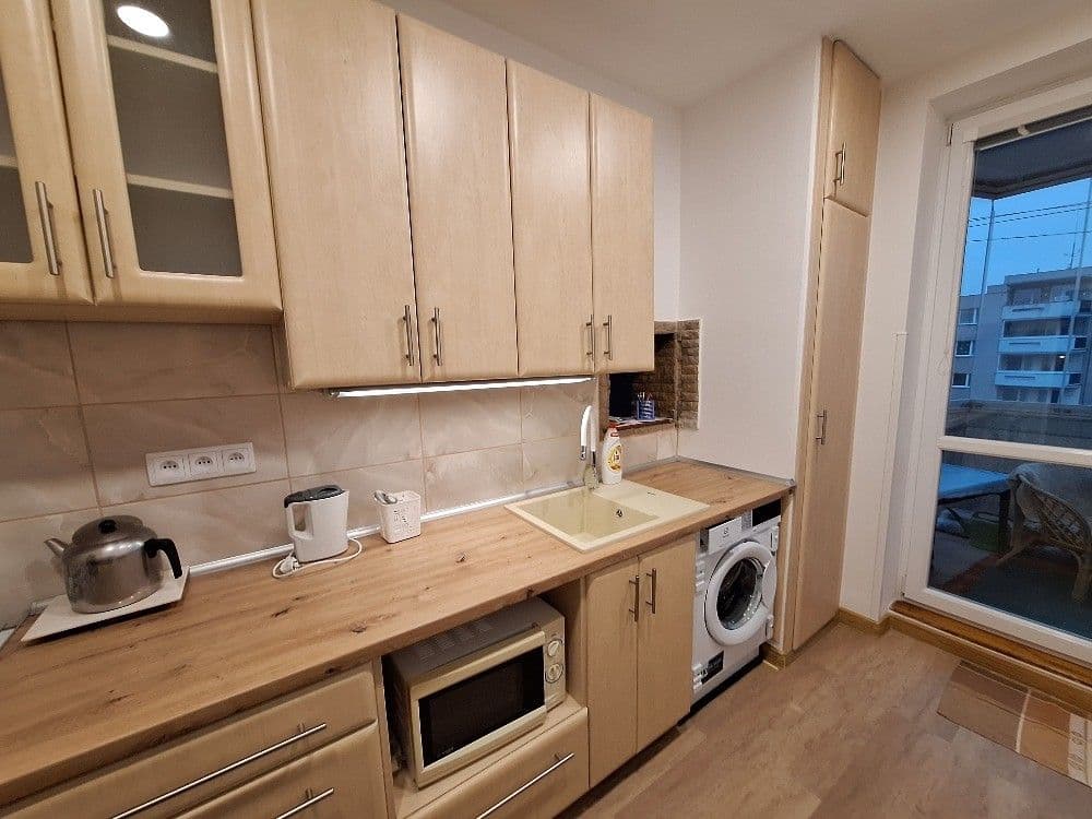 Prenájom bytu 3-izbový 84 m², Čajkovského, Hradec Králové, Královéhradecký kraj Prenájom bytu 3-izbový 84 m², Čajkovského, Hradec Králové, Královéhradecký kraj