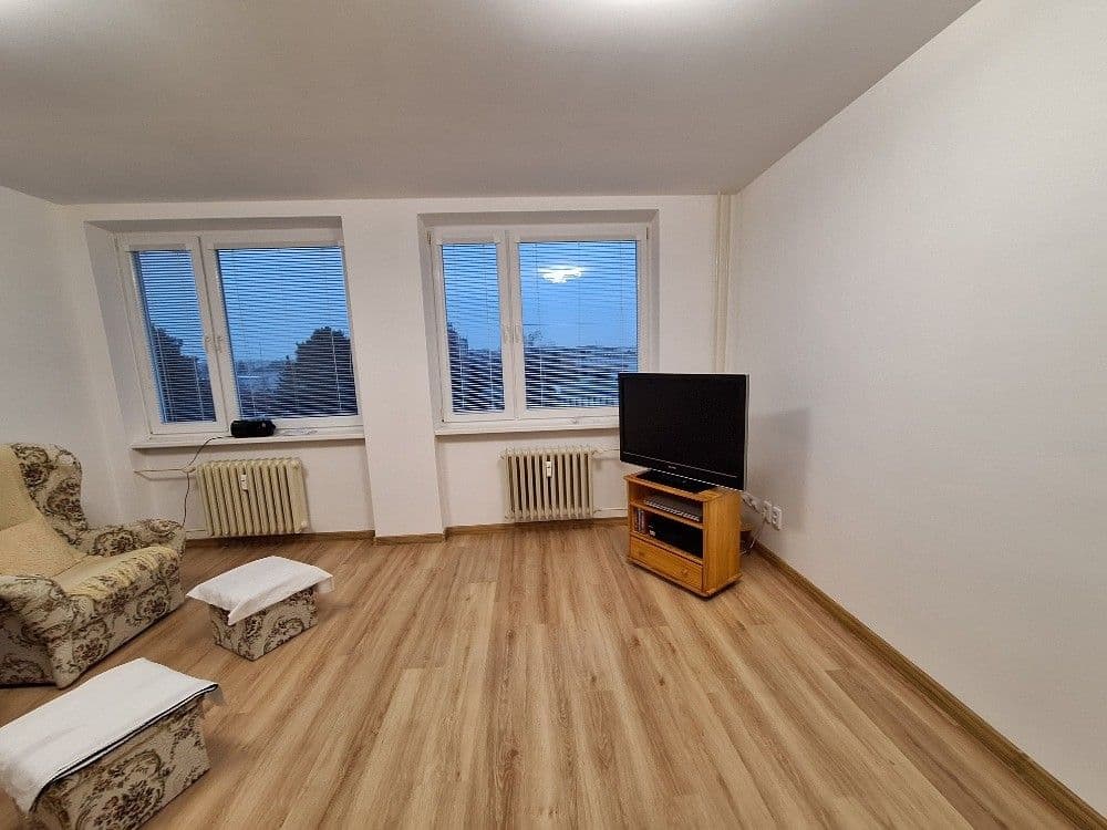 Prenájom bytu 3-izbový 84 m², Čajkovského, Hradec Králové, Královéhradecký kraj Prenájom bytu 3-izbový 84 m², Čajkovského, Hradec Králové, Královéhradecký kraj