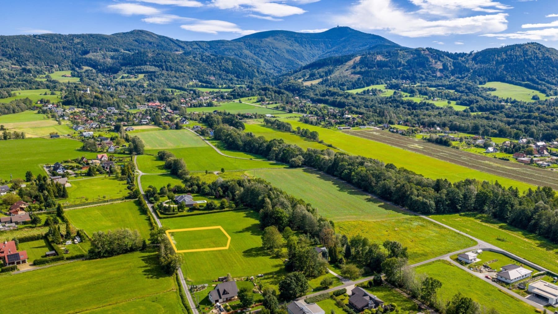 Predaj pozemku 2.350 m², Frýdlant nad Ostravicí, Moravskoslezský kraj Predaj pozemku 2.350 m², Frýdlant nad Ostravicí, Moravskoslezský kraj