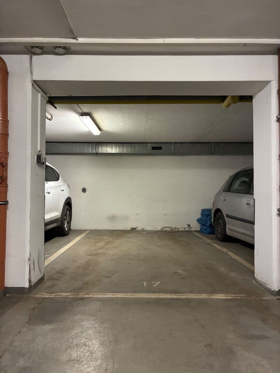 Prenájom garáže 13 m², Pitkovická, Praha, Praha Prenájom garáže 13 m², Pitkovická, Praha, Praha