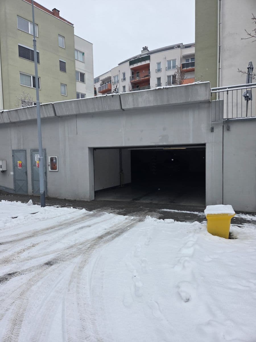 Prenájom garáže 25 m², Přírodní, Brno, Jihomoravský kraj Prenájom garáže 25 m², Přírodní, Brno, Jihomoravský kraj