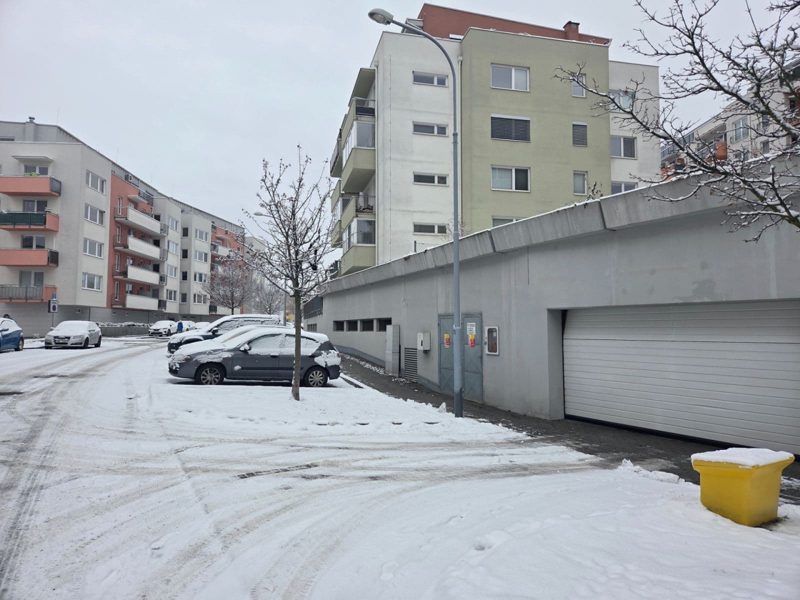Prenájom garáže 25 m², Přírodní, Brno, Jihomoravský kraj Prenájom garáže 25 m², Přírodní, Brno, Jihomoravský kraj
