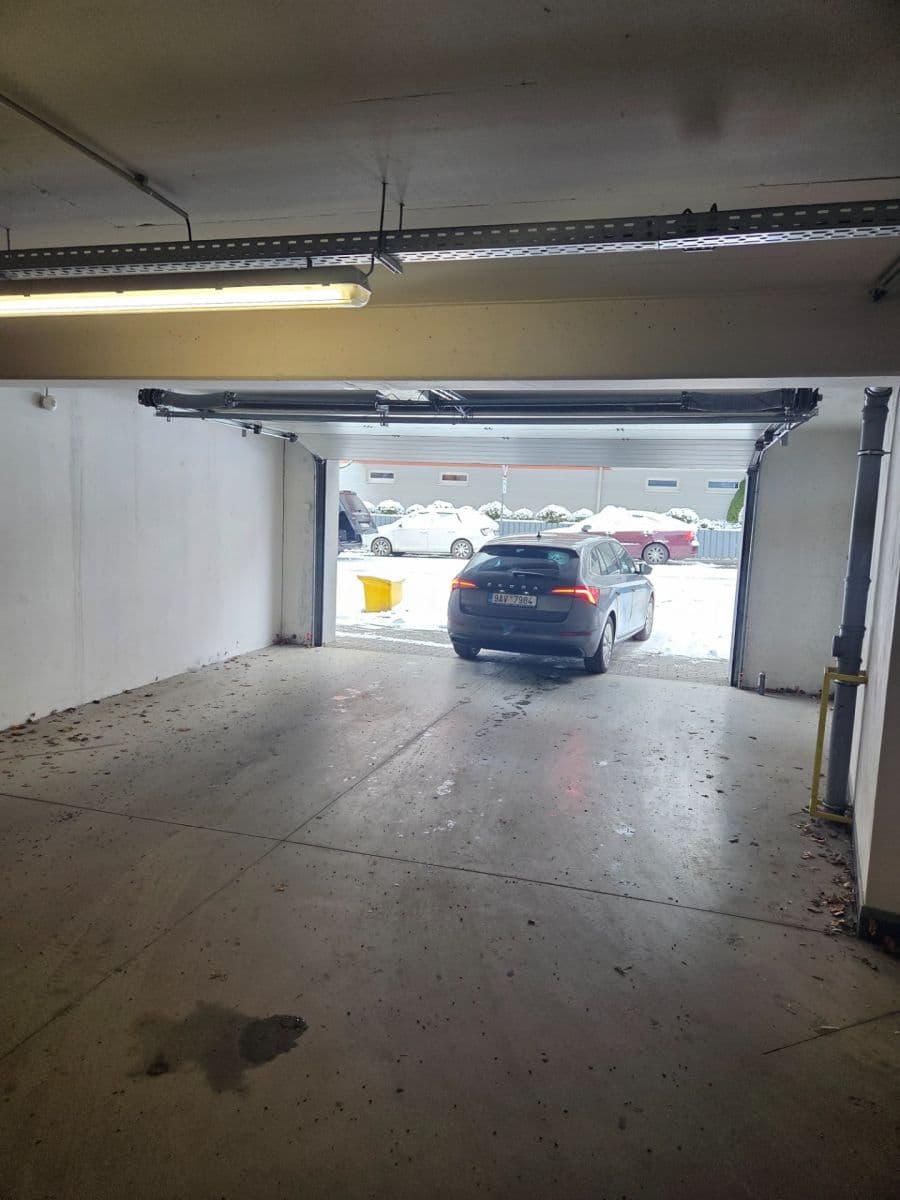 Prenájom garáže 25 m², Přírodní, Brno, Jihomoravský kraj Prenájom garáže 25 m², Přírodní, Brno, Jihomoravský kraj