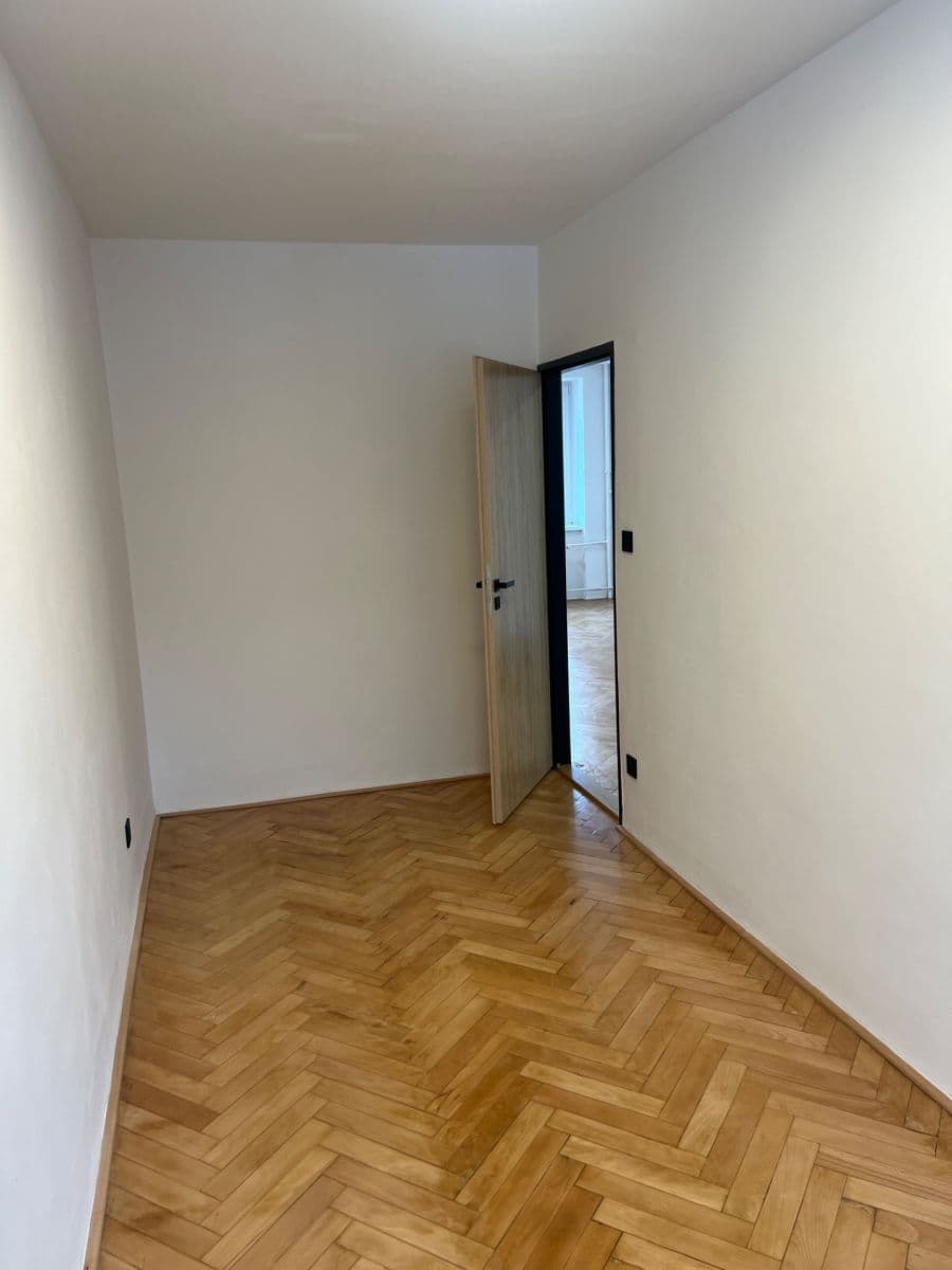Prenájom bytu 3-izbový 73 m², Šmeralova, Karlovy Vary, Karlovarský kraj Prenájom bytu 3-izbový 73 m², Šmeralova, Karlovy Vary, Karlovarský kraj