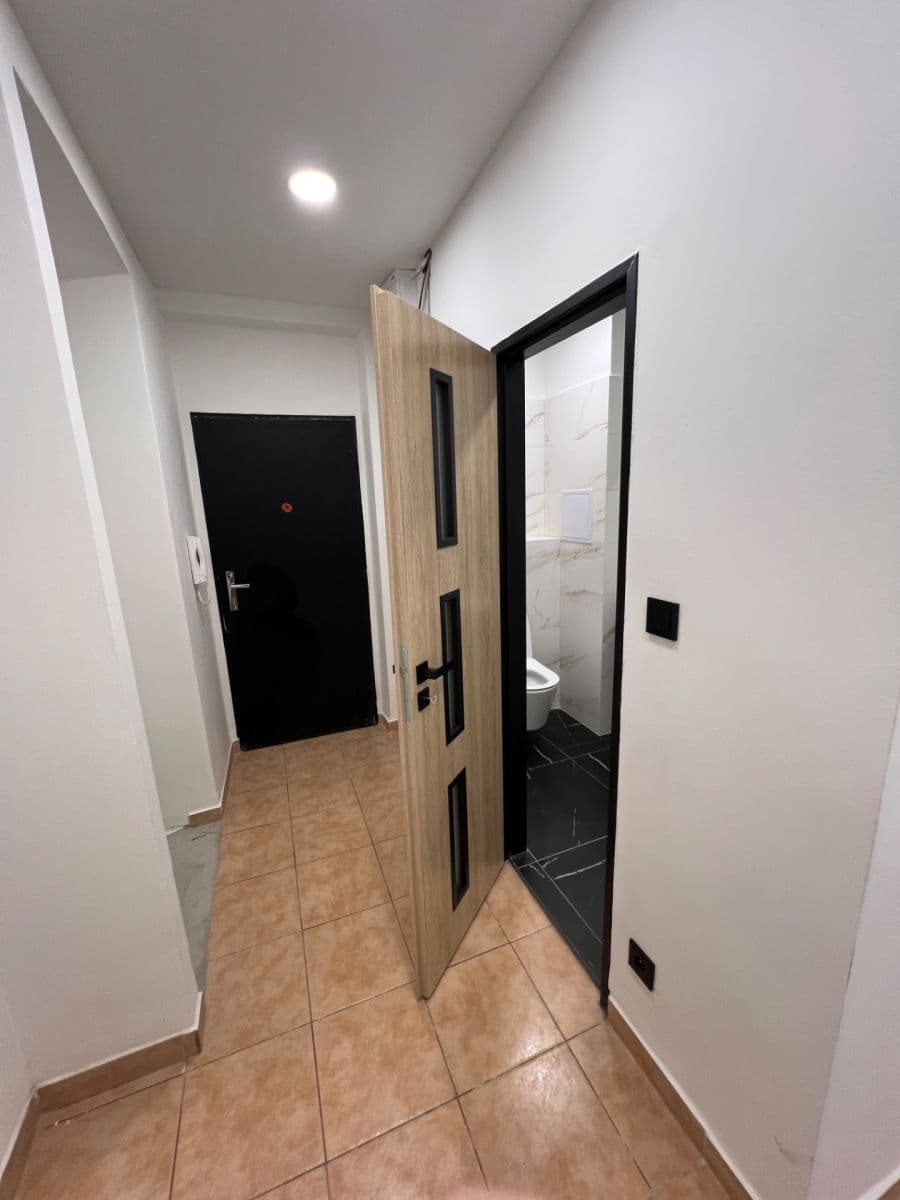 Prenájom bytu 3-izbový 73 m², Šmeralova, Karlovy Vary, Karlovarský kraj Prenájom bytu 3-izbový 73 m², Šmeralova, Karlovy Vary, Karlovarský kraj